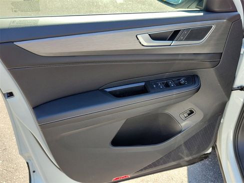 New 2026 Volkswagen Atlas Cross Sport SE image 11