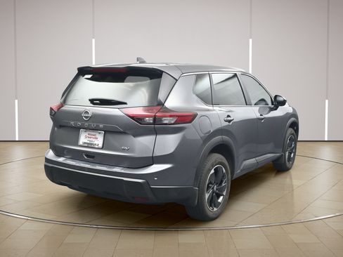 Certified 2024 Nissan Rogue SV FWD image 7