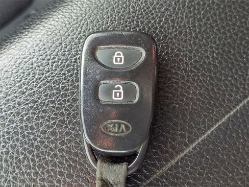 Used 2013 Kia Sorento LX image 31