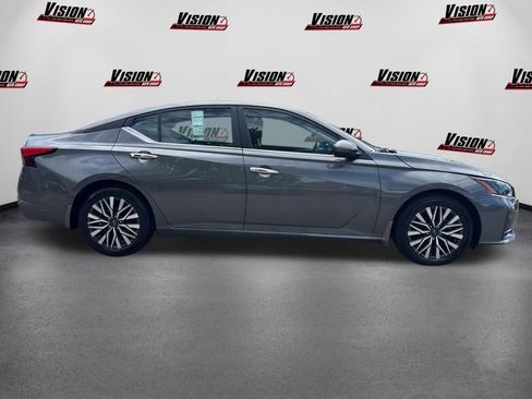 Certified 2024 Nissan Altima 2.5 SV w/ SV Premium Package FWD image 4