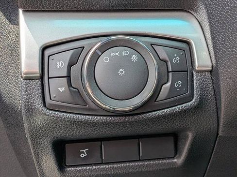 Used 2017 Ford Explorer XLT w/ Equipment Group 201A AWD/4WD image 17