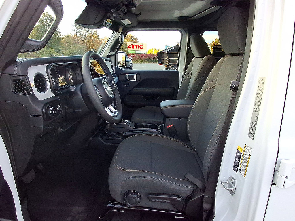Used 2026 Jeep Wrangler Unlimited Sahara AWD/4WD image 17