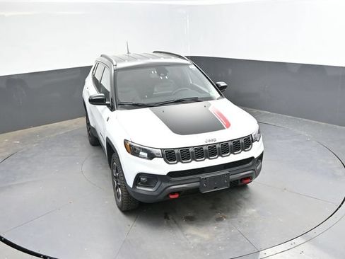 Used 2025 Jeep Compass Trailhawk AWD/4WD image 36