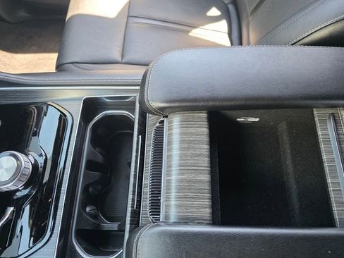 Used 2024 Jeep Wagoneer L Series II w/ Flexible Seating Group AWD/4WD image 22