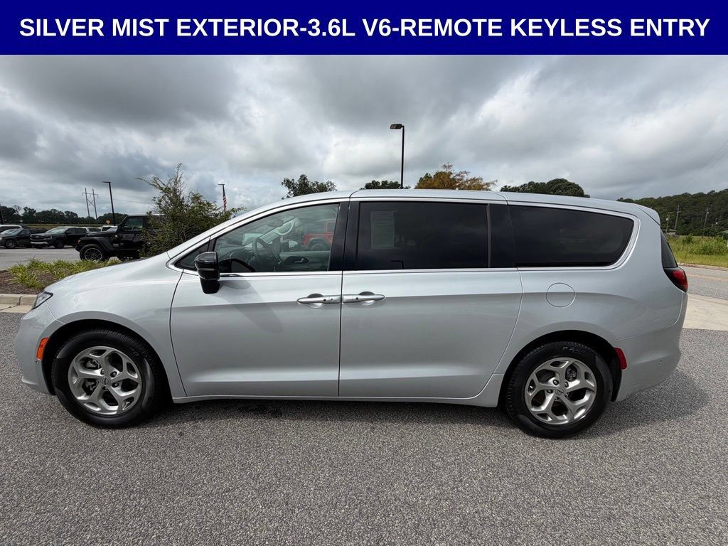 Used 2024 Chrysler Pacifica Limited FWD image 8