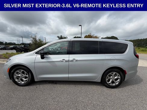Used 2024 Chrysler Pacifica Limited FWD image 8