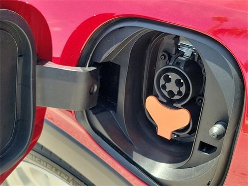 Certified 2023 Chevrolet Bolt EUV LT w/ Driver Confidence Package image 9