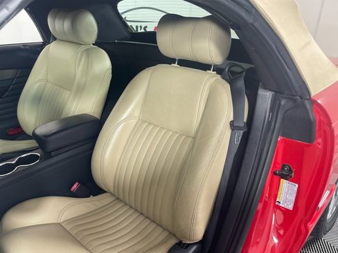 Used 2005 Ford Thunderbird Base image 21