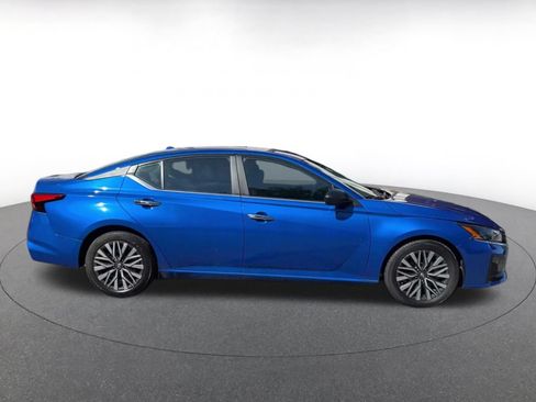 Used 2025 Nissan Altima 2.5 SV FWD image 16
