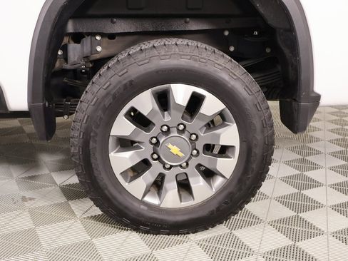 Used 2024 Chevrolet Silverado 2500 Custom w/ Custom Value Package image 17