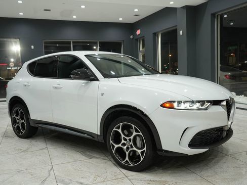 Used 2024 Alfa Romeo Tonale Ti w/ Premium Interior Package image 1