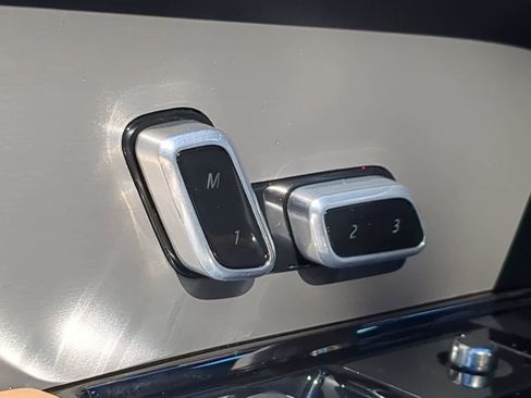 Used 2025 Land Rover Range Rover Sport SE image 16