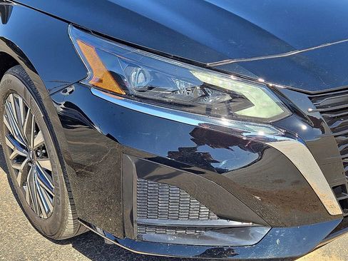 Used 2025 Nissan Altima 2.5 SV image 9