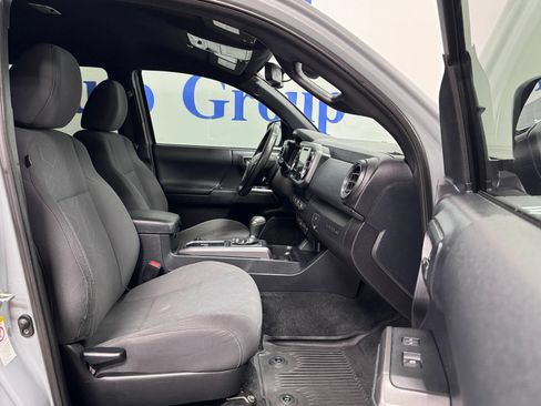 Used 2019 Toyota Tacoma TRD Sport w/ Technology Package AWD/4WD image 8