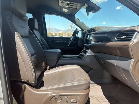 Used 2023 GMC Yukon XL Denali AWD/4WD image 30