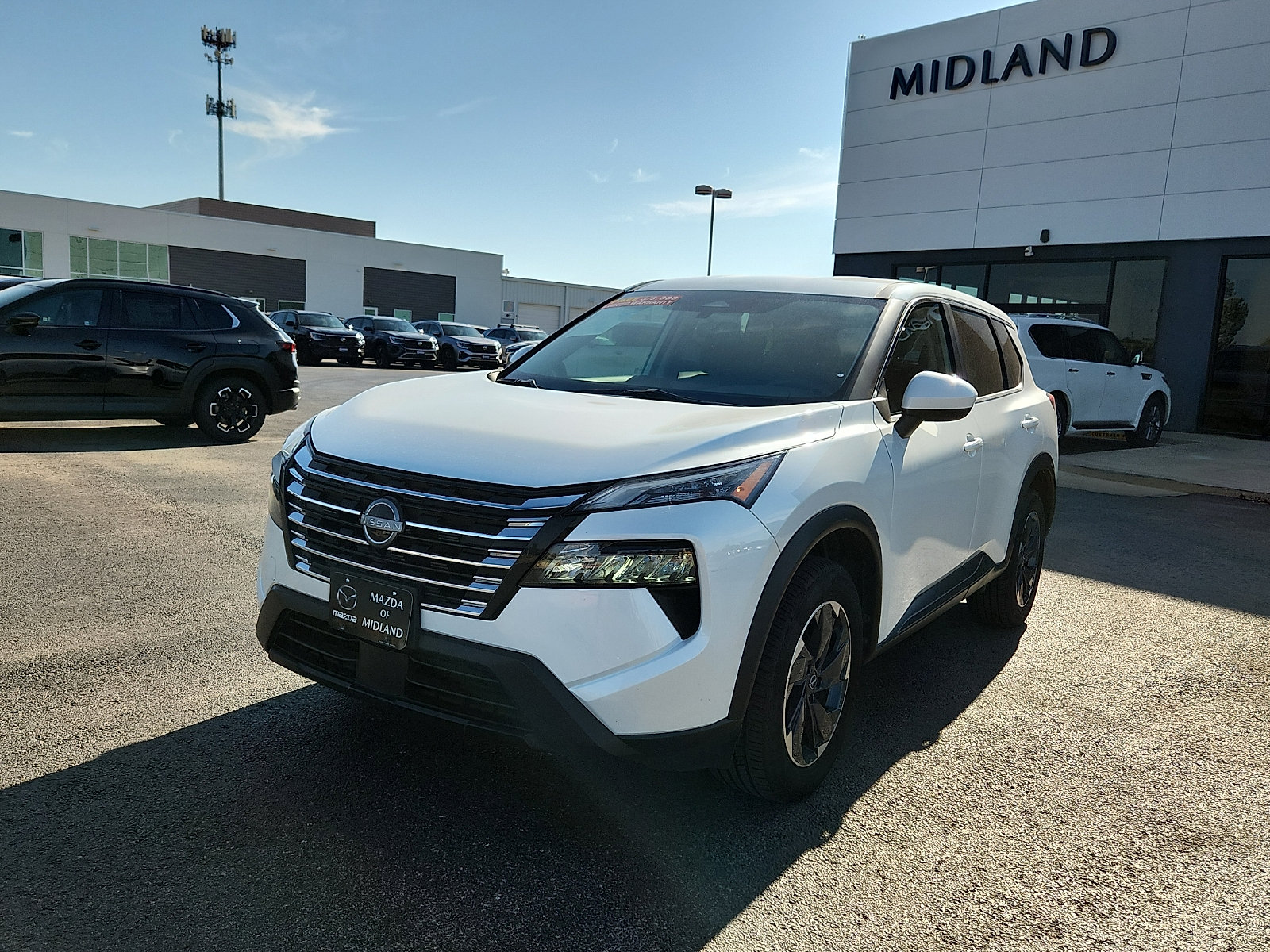 Used 2024 Nissan Rogue SV FWD image 2