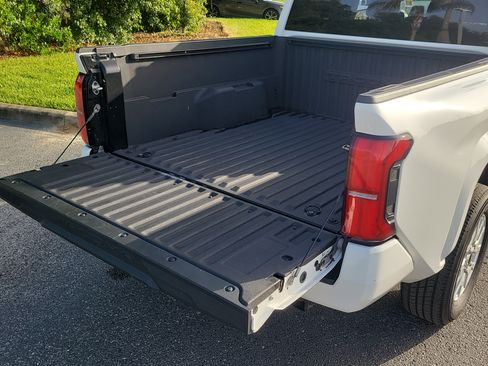 Certified 2024 Toyota Tacoma SR5 AWD/4WD image 12