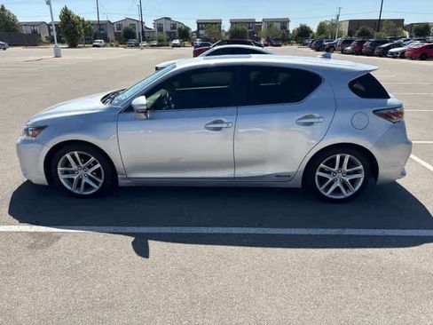 Used 2016 Lexus CT 200h w/ Seat Comfort Package FWD image 2