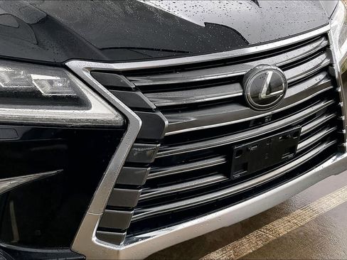 Used 2020 Lexus LX 570 4WD w/ 3rd Row & Luxury Pkg image 28