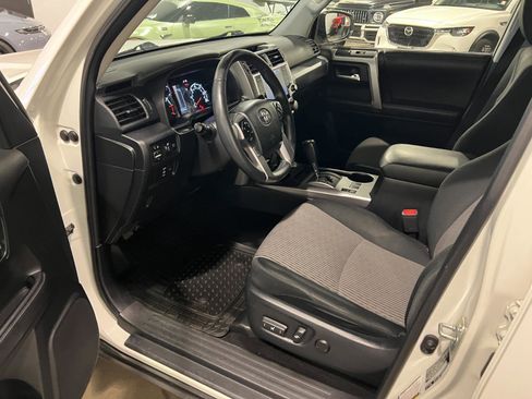 Used 2022 Toyota 4Runner SR5 AWD/4WD image 10
