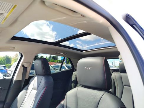 Used 2022 Buick Envision Essence w/ Sport Touring Package AWD/4WD image 10