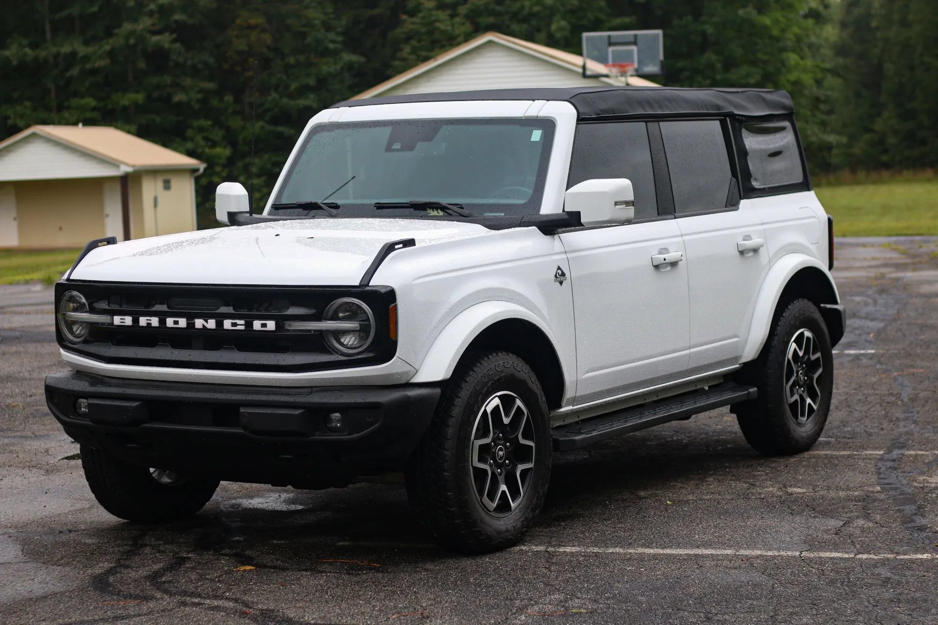 Used 2024 Ford Bronco Outer Banks AWD/4WD image 2