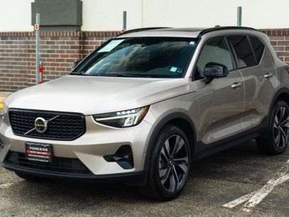 Used 2023 Volvo XC40 B5 Ultimate w/ Protection Package Premier