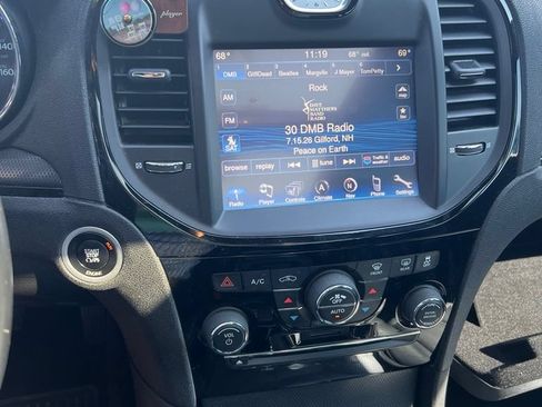 Used 2014 Chrysler 300 S RWD image 10