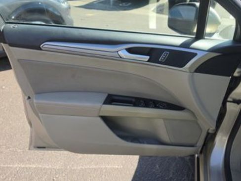 Used 2019 Ford Fusion SE FWD image 7