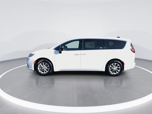 New 2026 Chrysler Pacifica Limited w/ Uconnect Theater Family Group image 5