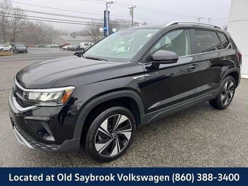 Used 2024 Volkswagen Taos SE image 1