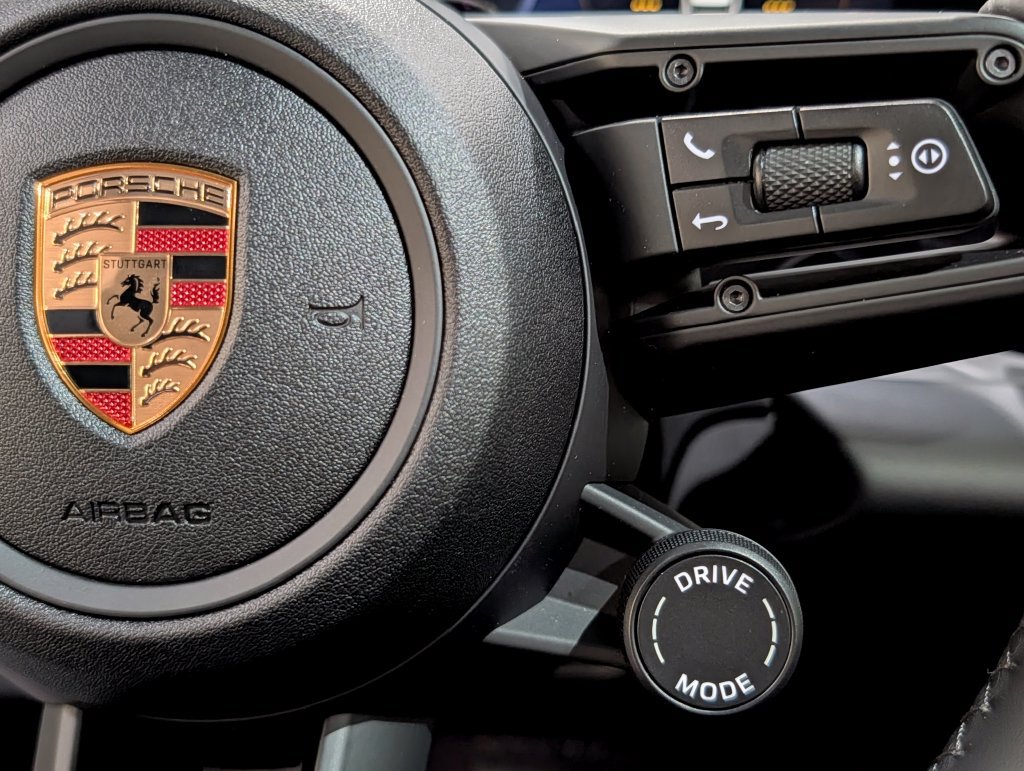 New 2026 Porsche Macan Electric RWD image 33