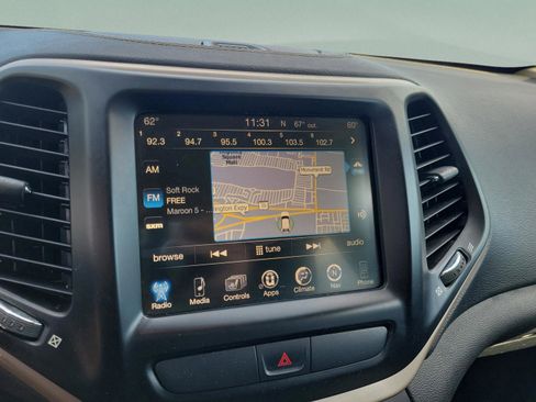 Used 2016 Jeep Cherokee Limited image 19