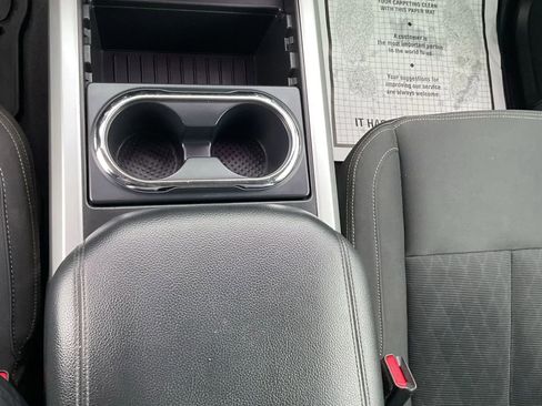 Used 2017 Nissan Titan SV image 30