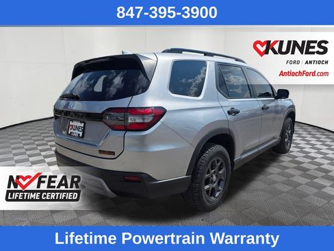 Used 2025 Honda Pilot TrailSport image 7
