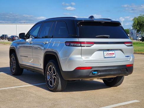 Used 2023 Jeep Grand Cherokee Trailhawk w/ Luxury Tech Group III AWD/4WD image 4