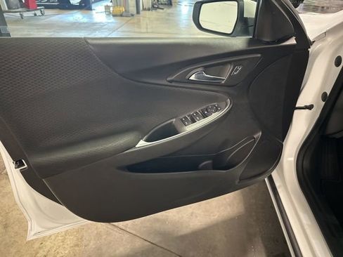 Used 2024 Chevrolet Malibu LT image 9