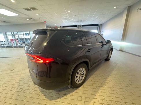 Used 2024 Toyota Grand Highlander XLE image 4