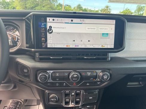 New 2026 Jeep Gladiator Sport AWD/4WD image 17