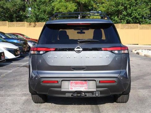 Certified 2025 Nissan Pathfinder SV w/ SV Premium Package FWD image 6