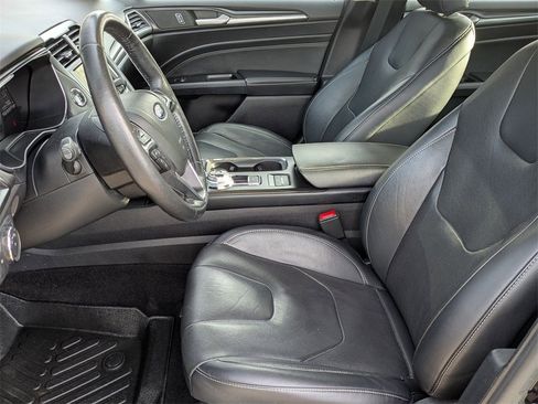 Used 2019 Ford Fusion Titanium image 11