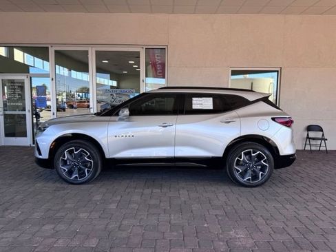 Used 2021 Chevrolet Blazer RS w/ Enhanced Convenience Package FWD image 2