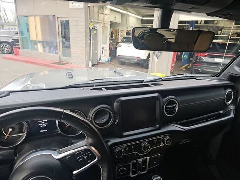 Used 2019 Jeep Wrangler Unlimited Sahara AWD/4WD image 30