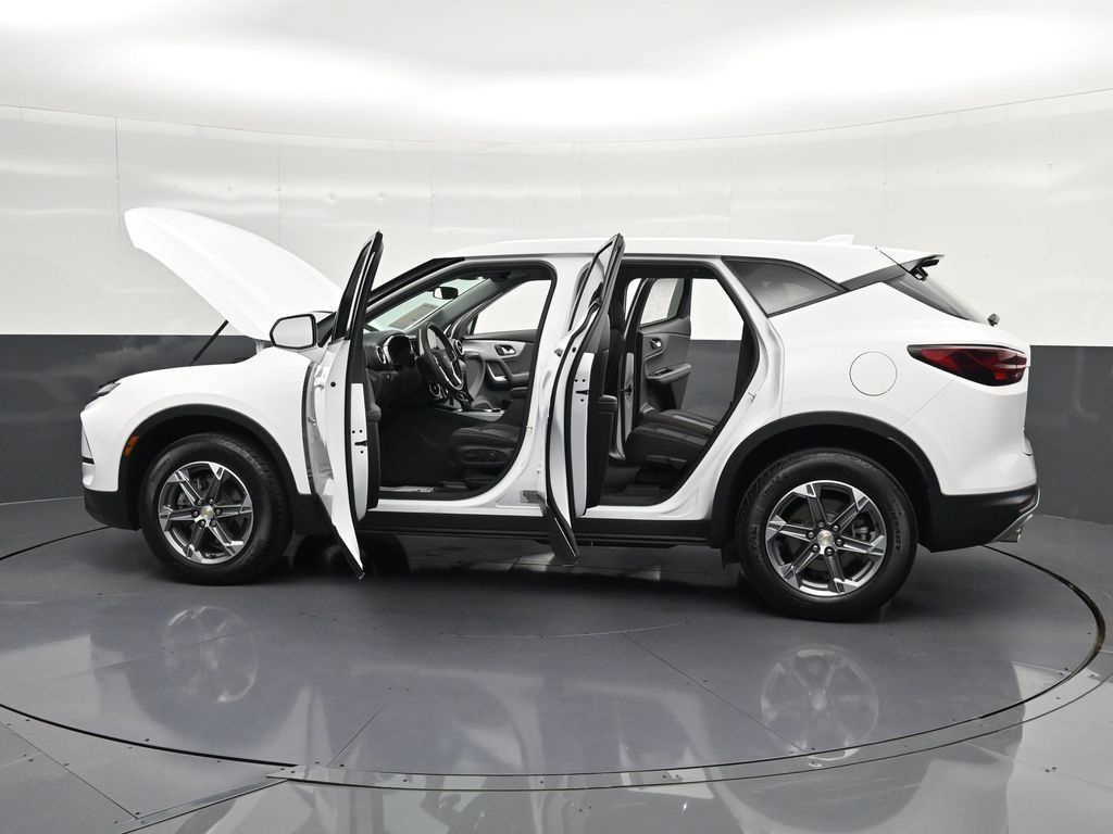 Used 2023 Chevrolet Blazer LT FWD image 41