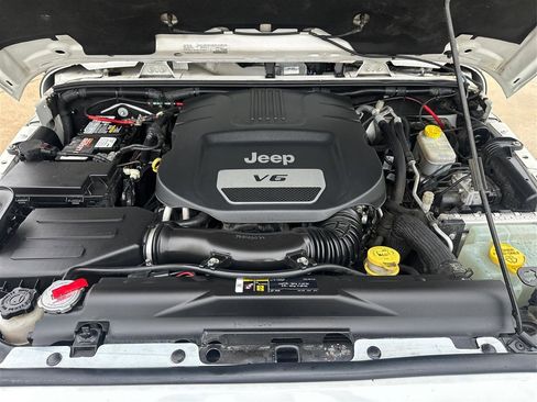 Used 2018 Jeep Wrangler Unlimited Sahara w/ Dual Top Group AWD/4WD image 21