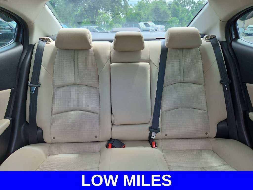 Used 2018 MAZDA MAZDA3 Sport w/ Preferred Equipment Package FWD image 13
