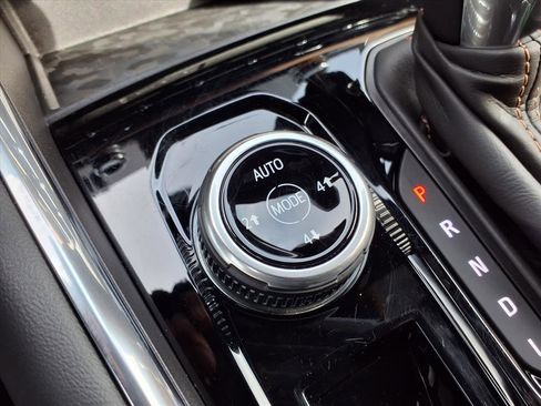 Used 2025 GMC Canyon AT4 image 10