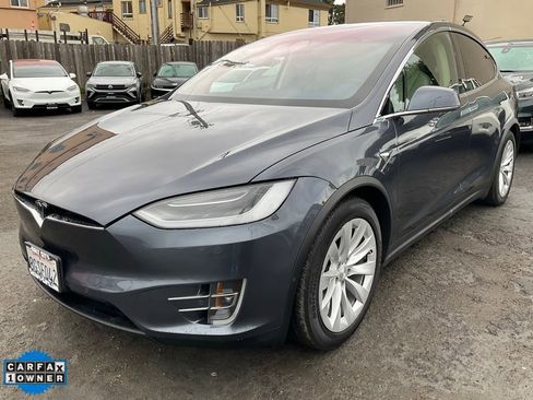 Used 2018 Tesla Model X 100D image 98