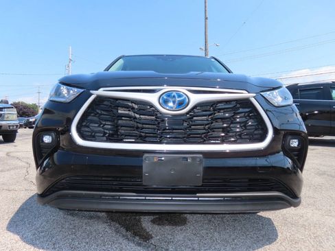 Used 2020 Toyota Highlander LE AWD/4WD image 5