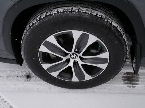 Used 2024 Toyota Highlander XLE image 15